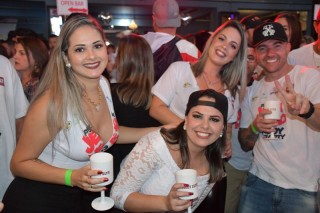 
<a style='margin-left: 5px;' class='btn btn-xs btn-social btn-facebook' href='https://www.facebook.com/sharer/sharer.php?u=https://www.galeramix.com.br/imagem/a110/800-800-90/conteudo/site_galerias/110/feijoada-do-jean-negao-2019-33.jpg' rel='popup' data-width='500' data-height='400'><i class='fa fa-facebook'></i>Compartilhar <span class='hidden-xs'>no Facebook</span>
</a> 
<a class='btn btn-default btn-xs' target='_blank' href='imagem/a110/800-800-90/conteudo/site_galerias/110/feijoada-do-jean-negao-2019-33.jpg'>
<span class='glyphicon glyphicon-cloud-download'></span> Salvar
</a>
