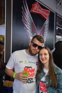 
<a style='margin-left: 5px;' class='btn btn-xs btn-social btn-facebook' href='https://www.facebook.com/sharer/sharer.php?u=https://www.galeramix.com.br/imagem/a110/800-800-90/conteudo/site_galerias/110/feijoada-do-jean-negao-2019-34.jpg' rel='popup' data-width='500' data-height='400'><i class='fa fa-facebook'></i>Compartilhar <span class='hidden-xs'>no Facebook</span>
</a> 
<a class='btn btn-default btn-xs' target='_blank' href='imagem/a110/800-800-90/conteudo/site_galerias/110/feijoada-do-jean-negao-2019-34.jpg'>
<span class='glyphicon glyphicon-cloud-download'></span> Salvar
</a>
