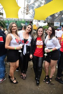 
<a style='margin-left: 5px;' class='btn btn-xs btn-social btn-facebook' href='https://www.facebook.com/sharer/sharer.php?u=https://www.galeramix.com.br/imagem/a110/800-800-90/conteudo/site_galerias/110/feijoada-do-jean-negao-2019-36.jpg' rel='popup' data-width='500' data-height='400'><i class='fa fa-facebook'></i>Compartilhar <span class='hidden-xs'>no Facebook</span>
</a> 
<a class='btn btn-default btn-xs' target='_blank' href='imagem/a110/800-800-90/conteudo/site_galerias/110/feijoada-do-jean-negao-2019-36.jpg'>
<span class='glyphicon glyphicon-cloud-download'></span> Salvar
</a>
