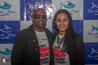 
<a style='margin-left: 5px;' class='btn btn-xs btn-social btn-facebook' href='https://www.facebook.com/sharer/sharer.php?u=https://www.galeramix.com.br/imagem/a110/800-800-90/conteudo/site_galerias/110/feijoada-do-jean-negao-2019-42.jpg' rel='popup' data-width='500' data-height='400'><i class='fa fa-facebook'></i>Compartilhar <span class='hidden-xs'>no Facebook</span>
</a> 
<a class='btn btn-default btn-xs' target='_blank' href='imagem/a110/800-800-90/conteudo/site_galerias/110/feijoada-do-jean-negao-2019-42.jpg'>
<span class='glyphicon glyphicon-cloud-download'></span> Salvar
</a>
