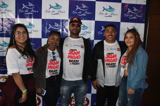 
<a style='margin-left: 5px;' class='btn btn-xs btn-social btn-facebook' href='https://www.facebook.com/sharer/sharer.php?u=https://www.galeramix.com.br/imagem/a110/800-800-90/conteudo/site_galerias/110/feijoada-do-jean-negao-2019-5.jpg' rel='popup' data-width='500' data-height='400'><i class='fa fa-facebook'></i>Compartilhar <span class='hidden-xs'>no Facebook</span>
</a> 
<a class='btn btn-default btn-xs' target='_blank' href='imagem/a110/800-800-90/conteudo/site_galerias/110/feijoada-do-jean-negao-2019-5.jpg'>
<span class='glyphicon glyphicon-cloud-download'></span> Salvar
</a>
