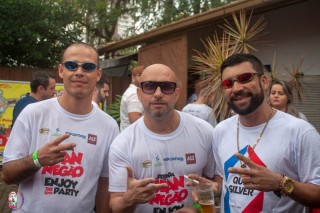 
<a style='margin-left: 5px;' class='btn btn-xs btn-social btn-facebook' href='https://www.facebook.com/sharer/sharer.php?u=https://www.galeramix.com.br/imagem/a110/800-800-90/conteudo/site_galerias/110/feijoada-do-jean-negao-2019-51.jpg' rel='popup' data-width='500' data-height='400'><i class='fa fa-facebook'></i>Compartilhar <span class='hidden-xs'>no Facebook</span>
</a> 
<a class='btn btn-default btn-xs' target='_blank' href='imagem/a110/800-800-90/conteudo/site_galerias/110/feijoada-do-jean-negao-2019-51.jpg'>
<span class='glyphicon glyphicon-cloud-download'></span> Salvar
</a>
