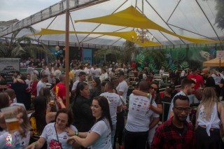 
<a style='margin-left: 5px;' class='btn btn-xs btn-social btn-facebook' href='https://www.facebook.com/sharer/sharer.php?u=https://www.galeramix.com.br/imagem/a110/800-800-90/conteudo/site_galerias/110/feijoada-do-jean-negao-2019-52.jpg' rel='popup' data-width='500' data-height='400'><i class='fa fa-facebook'></i>Compartilhar <span class='hidden-xs'>no Facebook</span>
</a> 
<a class='btn btn-default btn-xs' target='_blank' href='imagem/a110/800-800-90/conteudo/site_galerias/110/feijoada-do-jean-negao-2019-52.jpg'>
<span class='glyphicon glyphicon-cloud-download'></span> Salvar
</a>
