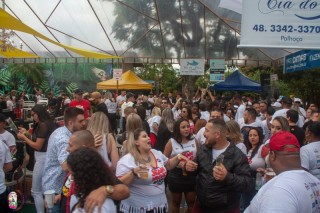 
<a style='margin-left: 5px;' class='btn btn-xs btn-social btn-facebook' href='https://www.facebook.com/sharer/sharer.php?u=https://www.galeramix.com.br/imagem/a110/800-800-90/conteudo/site_galerias/110/feijoada-do-jean-negao-2019-53.jpg' rel='popup' data-width='500' data-height='400'><i class='fa fa-facebook'></i>Compartilhar <span class='hidden-xs'>no Facebook</span>
</a> 
<a class='btn btn-default btn-xs' target='_blank' href='imagem/a110/800-800-90/conteudo/site_galerias/110/feijoada-do-jean-negao-2019-53.jpg'>
<span class='glyphicon glyphicon-cloud-download'></span> Salvar
</a>
