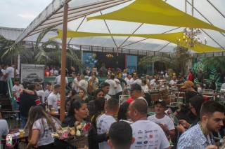 
<a style='margin-left: 5px;' class='btn btn-xs btn-social btn-facebook' href='https://www.facebook.com/sharer/sharer.php?u=https://www.galeramix.com.br/imagem/a110/800-800-90/conteudo/site_galerias/110/feijoada-do-jean-negao-2019-54.jpg' rel='popup' data-width='500' data-height='400'><i class='fa fa-facebook'></i>Compartilhar <span class='hidden-xs'>no Facebook</span>
</a> 
<a class='btn btn-default btn-xs' target='_blank' href='imagem/a110/800-800-90/conteudo/site_galerias/110/feijoada-do-jean-negao-2019-54.jpg'>
<span class='glyphicon glyphicon-cloud-download'></span> Salvar
</a>
