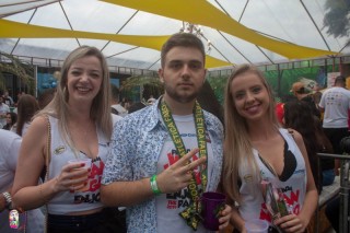 
<a style='margin-left: 5px;' class='btn btn-xs btn-social btn-facebook' href='https://www.facebook.com/sharer/sharer.php?u=https://www.galeramix.com.br/imagem/a110/800-800-90/conteudo/site_galerias/110/feijoada-do-jean-negao-2019-56.jpg' rel='popup' data-width='500' data-height='400'><i class='fa fa-facebook'></i>Compartilhar <span class='hidden-xs'>no Facebook</span>
</a> 
<a class='btn btn-default btn-xs' target='_blank' href='imagem/a110/800-800-90/conteudo/site_galerias/110/feijoada-do-jean-negao-2019-56.jpg'>
<span class='glyphicon glyphicon-cloud-download'></span> Salvar
</a>
