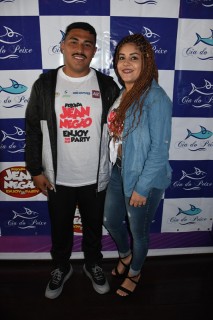 
<a style='margin-left: 5px;' class='btn btn-xs btn-social btn-facebook' href='https://www.facebook.com/sharer/sharer.php?u=https://www.galeramix.com.br/imagem/a110/800-800-90/conteudo/site_galerias/110/feijoada-do-jean-negao-2019-6.jpg' rel='popup' data-width='500' data-height='400'><i class='fa fa-facebook'></i>Compartilhar <span class='hidden-xs'>no Facebook</span>
</a> 
<a class='btn btn-default btn-xs' target='_blank' href='imagem/a110/800-800-90/conteudo/site_galerias/110/feijoada-do-jean-negao-2019-6.jpg'>
<span class='glyphicon glyphicon-cloud-download'></span> Salvar
</a>
