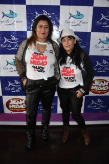 
<a style='margin-left: 5px;' class='btn btn-xs btn-social btn-facebook' href='https://www.facebook.com/sharer/sharer.php?u=https://www.galeramix.com.br/imagem/a110/800-800-90/conteudo/site_galerias/110/feijoada-do-jean-negao-2019-7.jpg' rel='popup' data-width='500' data-height='400'><i class='fa fa-facebook'></i>Compartilhar <span class='hidden-xs'>no Facebook</span>
</a> 
<a class='btn btn-default btn-xs' target='_blank' href='imagem/a110/800-800-90/conteudo/site_galerias/110/feijoada-do-jean-negao-2019-7.jpg'>
<span class='glyphicon glyphicon-cloud-download'></span> Salvar
</a>
