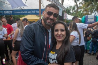 
<a style='margin-left: 5px;' class='btn btn-xs btn-social btn-facebook' href='https://www.facebook.com/sharer/sharer.php?u=https://www.galeramix.com.br/imagem/a110/800-800-90/conteudo/site_galerias/110/feijoada-do-jean-negao-2019-70.jpg' rel='popup' data-width='500' data-height='400'><i class='fa fa-facebook'></i>Compartilhar <span class='hidden-xs'>no Facebook</span>
</a> 
<a class='btn btn-default btn-xs' target='_blank' href='imagem/a110/800-800-90/conteudo/site_galerias/110/feijoada-do-jean-negao-2019-70.jpg'>
<span class='glyphicon glyphicon-cloud-download'></span> Salvar
</a>
