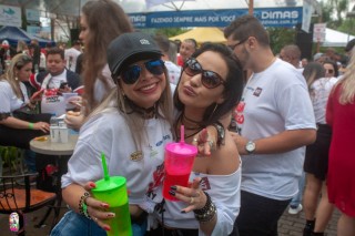 
<a style='margin-left: 5px;' class='btn btn-xs btn-social btn-facebook' href='https://www.facebook.com/sharer/sharer.php?u=https://www.galeramix.com.br/imagem/a110/800-800-90/conteudo/site_galerias/110/feijoada-do-jean-negao-2019-71.jpg' rel='popup' data-width='500' data-height='400'><i class='fa fa-facebook'></i>Compartilhar <span class='hidden-xs'>no Facebook</span>
</a> 
<a class='btn btn-default btn-xs' target='_blank' href='imagem/a110/800-800-90/conteudo/site_galerias/110/feijoada-do-jean-negao-2019-71.jpg'>
<span class='glyphicon glyphicon-cloud-download'></span> Salvar
</a>
