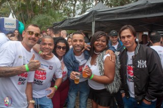 
<a style='margin-left: 5px;' class='btn btn-xs btn-social btn-facebook' href='https://www.facebook.com/sharer/sharer.php?u=https://www.galeramix.com.br/imagem/a110/800-800-90/conteudo/site_galerias/110/feijoada-do-jean-negao-2019-81.jpg' rel='popup' data-width='500' data-height='400'><i class='fa fa-facebook'></i>Compartilhar <span class='hidden-xs'>no Facebook</span>
</a> 
<a class='btn btn-default btn-xs' target='_blank' href='imagem/a110/800-800-90/conteudo/site_galerias/110/feijoada-do-jean-negao-2019-81.jpg'>
<span class='glyphicon glyphicon-cloud-download'></span> Salvar
</a>
