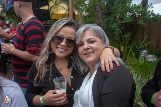 
<a style='margin-left: 5px;' class='btn btn-xs btn-social btn-facebook' href='https://www.facebook.com/sharer/sharer.php?u=https://www.galeramix.com.br/imagem/a110/800-800-90/conteudo/site_galerias/110/feijoada-do-jean-negao-2019-83.jpg' rel='popup' data-width='500' data-height='400'><i class='fa fa-facebook'></i>Compartilhar <span class='hidden-xs'>no Facebook</span>
</a> 
<a class='btn btn-default btn-xs' target='_blank' href='imagem/a110/800-800-90/conteudo/site_galerias/110/feijoada-do-jean-negao-2019-83.jpg'>
<span class='glyphicon glyphicon-cloud-download'></span> Salvar
</a>
