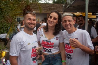 
<a style='margin-left: 5px;' class='btn btn-xs btn-social btn-facebook' href='https://www.facebook.com/sharer/sharer.php?u=https://www.galeramix.com.br/imagem/a110/800-800-90/conteudo/site_galerias/110/feijoada-do-jean-negao-2019-84.jpg' rel='popup' data-width='500' data-height='400'><i class='fa fa-facebook'></i>Compartilhar <span class='hidden-xs'>no Facebook</span>
</a> 
<a class='btn btn-default btn-xs' target='_blank' href='imagem/a110/800-800-90/conteudo/site_galerias/110/feijoada-do-jean-negao-2019-84.jpg'>
<span class='glyphicon glyphicon-cloud-download'></span> Salvar
</a>
