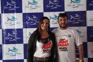 
<a style='margin-left: 5px;' class='btn btn-xs btn-social btn-facebook' href='https://www.facebook.com/sharer/sharer.php?u=https://www.galeramix.com.br/imagem/a110/800-800-90/conteudo/site_galerias/110/feijoada-do-jean-negao-2019-86.jpg' rel='popup' data-width='500' data-height='400'><i class='fa fa-facebook'></i>Compartilhar <span class='hidden-xs'>no Facebook</span>
</a> 
<a class='btn btn-default btn-xs' target='_blank' href='imagem/a110/800-800-90/conteudo/site_galerias/110/feijoada-do-jean-negao-2019-86.jpg'>
<span class='glyphicon glyphicon-cloud-download'></span> Salvar
</a>
