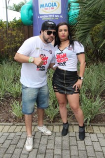 
<a style='margin-left: 5px;' class='btn btn-xs btn-social btn-facebook' href='https://www.facebook.com/sharer/sharer.php?u=https://www.galeramix.com.br/imagem/a110/800-800-90/conteudo/site_galerias/110/feijoada-do-jean-negao-2019-91.jpg' rel='popup' data-width='500' data-height='400'><i class='fa fa-facebook'></i>Compartilhar <span class='hidden-xs'>no Facebook</span>
</a> 
<a class='btn btn-default btn-xs' target='_blank' href='imagem/a110/800-800-90/conteudo/site_galerias/110/feijoada-do-jean-negao-2019-91.jpg'>
<span class='glyphicon glyphicon-cloud-download'></span> Salvar
</a>
