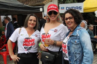 
<a style='margin-left: 5px;' class='btn btn-xs btn-social btn-facebook' href='https://www.facebook.com/sharer/sharer.php?u=https://www.galeramix.com.br/imagem/a110/800-800-90/conteudo/site_galerias/110/feijoada-do-jean-negao-2019-93.jpg' rel='popup' data-width='500' data-height='400'><i class='fa fa-facebook'></i>Compartilhar <span class='hidden-xs'>no Facebook</span>
</a> 
<a class='btn btn-default btn-xs' target='_blank' href='imagem/a110/800-800-90/conteudo/site_galerias/110/feijoada-do-jean-negao-2019-93.jpg'>
<span class='glyphicon glyphicon-cloud-download'></span> Salvar
</a>
