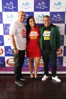 
<a style='margin-left: 5px;' class='btn btn-xs btn-social btn-facebook' href='https://www.facebook.com/sharer/sharer.php?u=https://www.galeramix.com.br/imagem/a110/800-800-90/conteudo/site_galerias/110/feijoada-do-jean-negao-2019-99.jpg' rel='popup' data-width='500' data-height='400'><i class='fa fa-facebook'></i>Compartilhar <span class='hidden-xs'>no Facebook</span>
</a> 
<a class='btn btn-default btn-xs' target='_blank' href='imagem/a110/800-800-90/conteudo/site_galerias/110/feijoada-do-jean-negao-2019-99.jpg'>
<span class='glyphicon glyphicon-cloud-download'></span> Salvar
</a>
