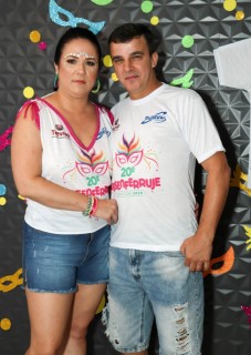 
                    <a style='margin-left: 5px;' class='btn btn-xs btn-social btn-facebook' href='https://www.facebook.com/sharer/sharer.php?u=https://www.galeramix.com.br/imagem/a112/800-800-90/conteudo/site_galerias/112/20-desenferruje-lives-tijucas-galeramix-100.jpg' rel='popup' data-width='500' data-height='400'><i class='fa fa-facebook'></i>Compartilhar <span class='hidden-xs'>no Facebook</span>
                </a> 
                <a class='btn btn-default btn-xs' target='_blank' href='imagem/a112/800-800-90/conteudo/site_galerias/112/20-desenferruje-lives-tijucas-galeramix-100.jpg'>
                    <span class='glyphicon glyphicon-cloud-download'></span> Salvar
                </a>
                