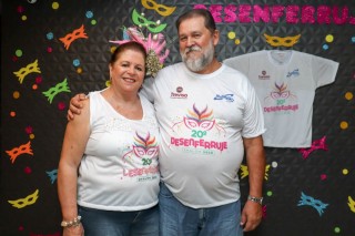 
<a style='margin-left: 5px;' class='btn btn-xs btn-social btn-facebook' href='https://www.facebook.com/sharer/sharer.php?u=https://www.galeramix.com.br/imagem/a112/800-800-90/conteudo/site_galerias/112/20-desenferruje-lives-tijucas-galeramix-125.jpg' rel='popup' data-width='500' data-height='400'><i class='fa fa-facebook'></i>Compartilhar <span class='hidden-xs'>no Facebook</span>
</a> 
<a class='btn btn-default btn-xs' target='_blank' href='imagem/a112/800-800-90/conteudo/site_galerias/112/20-desenferruje-lives-tijucas-galeramix-125.jpg'>
<span class='glyphicon glyphicon-cloud-download'></span> Salvar
</a>
