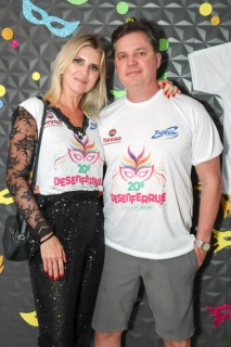 
<a style='margin-left: 5px;' class='btn btn-xs btn-social btn-facebook' href='https://www.facebook.com/sharer/sharer.php?u=https://www.galeramix.com.br/imagem/a112/800-800-90/conteudo/site_galerias/112/20-desenferruje-lives-tijucas-galeramix-153.jpg' rel='popup' data-width='500' data-height='400'><i class='fa fa-facebook'></i>Compartilhar <span class='hidden-xs'>no Facebook</span>
</a> 
<a class='btn btn-default btn-xs' target='_blank' href='imagem/a112/800-800-90/conteudo/site_galerias/112/20-desenferruje-lives-tijucas-galeramix-153.jpg'>
<span class='glyphicon glyphicon-cloud-download'></span> Salvar
</a>
