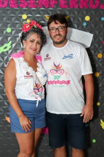 
<a style='margin-left: 5px;' class='btn btn-xs btn-social btn-facebook' href='https://www.facebook.com/sharer/sharer.php?u=https://www.galeramix.com.br/imagem/a112/800-800-90/conteudo/site_galerias/112/20-desenferruje-lives-tijucas-galeramix-16.jpg' rel='popup' data-width='500' data-height='400'><i class='fa fa-facebook'></i>Compartilhar <span class='hidden-xs'>no Facebook</span>
</a> 
<a class='btn btn-default btn-xs' target='_blank' href='imagem/a112/800-800-90/conteudo/site_galerias/112/20-desenferruje-lives-tijucas-galeramix-16.jpg'>
<span class='glyphicon glyphicon-cloud-download'></span> Salvar
</a>
