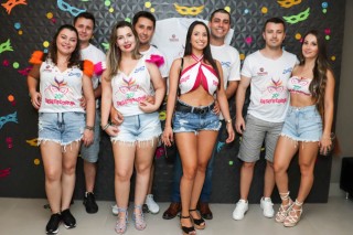 
<a style='margin-left: 5px;' class='btn btn-xs btn-social btn-facebook' href='https://www.facebook.com/sharer/sharer.php?u=https://www.galeramix.com.br/imagem/a112/800-800-90/conteudo/site_galerias/112/20-desenferruje-lives-tijucas-galeramix-174.jpg' rel='popup' data-width='500' data-height='400'><i class='fa fa-facebook'></i>Compartilhar <span class='hidden-xs'>no Facebook</span>
</a> 
<a class='btn btn-default btn-xs' target='_blank' href='imagem/a112/800-800-90/conteudo/site_galerias/112/20-desenferruje-lives-tijucas-galeramix-174.jpg'>
<span class='glyphicon glyphicon-cloud-download'></span> Salvar
</a>
