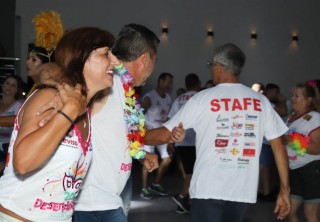 
<a style='margin-left: 5px;' class='btn btn-xs btn-social btn-facebook' href='https://www.facebook.com/sharer/sharer.php?u=https://www.galeramix.com.br/imagem/a112/800-800-90/conteudo/site_galerias/112/20-desenferruje-lives-tijucas-galeramix-200.jpg' rel='popup' data-width='500' data-height='400'><i class='fa fa-facebook'></i>Compartilhar <span class='hidden-xs'>no Facebook</span>
</a> 
<a class='btn btn-default btn-xs' target='_blank' href='imagem/a112/800-800-90/conteudo/site_galerias/112/20-desenferruje-lives-tijucas-galeramix-200.jpg'>
<span class='glyphicon glyphicon-cloud-download'></span> Salvar
</a>
