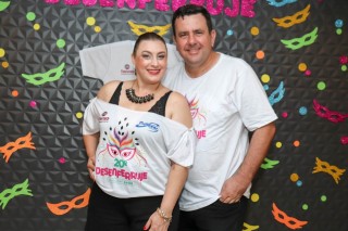 
<a style='margin-left: 5px;' class='btn btn-xs btn-social btn-facebook' href='https://www.facebook.com/sharer/sharer.php?u=https://www.galeramix.com.br/imagem/a112/800-800-90/conteudo/site_galerias/112/20-desenferruje-lives-tijucas-galeramix-218.jpg' rel='popup' data-width='500' data-height='400'><i class='fa fa-facebook'></i>Compartilhar <span class='hidden-xs'>no Facebook</span>
</a> 
<a class='btn btn-default btn-xs' target='_blank' href='imagem/a112/800-800-90/conteudo/site_galerias/112/20-desenferruje-lives-tijucas-galeramix-218.jpg'>
<span class='glyphicon glyphicon-cloud-download'></span> Salvar
</a>
