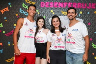 
<a style='margin-left: 5px;' class='btn btn-xs btn-social btn-facebook' href='https://www.facebook.com/sharer/sharer.php?u=https://www.galeramix.com.br/imagem/a112/800-800-90/conteudo/site_galerias/112/20-desenferruje-lives-tijucas-galeramix-219.jpg' rel='popup' data-width='500' data-height='400'><i class='fa fa-facebook'></i>Compartilhar <span class='hidden-xs'>no Facebook</span>
</a> 
<a class='btn btn-default btn-xs' target='_blank' href='imagem/a112/800-800-90/conteudo/site_galerias/112/20-desenferruje-lives-tijucas-galeramix-219.jpg'>
<span class='glyphicon glyphicon-cloud-download'></span> Salvar
</a>
