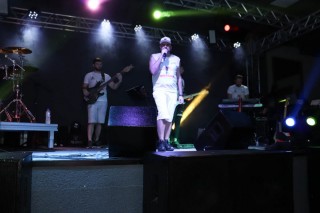 
<a style='margin-left: 5px;' class='btn btn-xs btn-social btn-facebook' href='https://www.facebook.com/sharer/sharer.php?u=https://www.galeramix.com.br/imagem/a112/800-800-90/conteudo/site_galerias/112/20-desenferruje-lives-tijucas-galeramix-233.jpg' rel='popup' data-width='500' data-height='400'><i class='fa fa-facebook'></i>Compartilhar <span class='hidden-xs'>no Facebook</span>
</a> 
<a class='btn btn-default btn-xs' target='_blank' href='imagem/a112/800-800-90/conteudo/site_galerias/112/20-desenferruje-lives-tijucas-galeramix-233.jpg'>
<span class='glyphicon glyphicon-cloud-download'></span> Salvar
</a>
