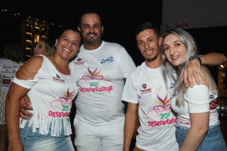 
<a style='margin-left: 5px;' class='btn btn-xs btn-social btn-facebook' href='https://www.facebook.com/sharer/sharer.php?u=https://www.galeramix.com.br/imagem/a112/800-800-90/conteudo/site_galerias/112/20-desenferruje-lives-tijucas-galeramix-241.jpg' rel='popup' data-width='500' data-height='400'><i class='fa fa-facebook'></i>Compartilhar <span class='hidden-xs'>no Facebook</span>
</a> 
<a class='btn btn-default btn-xs' target='_blank' href='imagem/a112/800-800-90/conteudo/site_galerias/112/20-desenferruje-lives-tijucas-galeramix-241.jpg'>
<span class='glyphicon glyphicon-cloud-download'></span> Salvar
</a>
