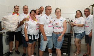 
<a style='margin-left: 5px;' class='btn btn-xs btn-social btn-facebook' href='https://www.facebook.com/sharer/sharer.php?u=https://www.galeramix.com.br/imagem/a112/800-800-90/conteudo/site_galerias/112/20-desenferruje-lives-tijucas-galeramix-249.jpg' rel='popup' data-width='500' data-height='400'><i class='fa fa-facebook'></i>Compartilhar <span class='hidden-xs'>no Facebook</span>
</a> 
<a class='btn btn-default btn-xs' target='_blank' href='imagem/a112/800-800-90/conteudo/site_galerias/112/20-desenferruje-lives-tijucas-galeramix-249.jpg'>
<span class='glyphicon glyphicon-cloud-download'></span> Salvar
</a>
