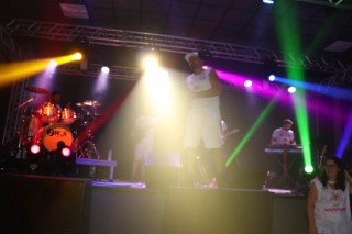 
<a style='margin-left: 5px;' class='btn btn-xs btn-social btn-facebook' href='https://www.facebook.com/sharer/sharer.php?u=https://www.galeramix.com.br/imagem/a112/800-800-90/conteudo/site_galerias/112/20-desenferruje-lives-tijucas-galeramix-254.jpg' rel='popup' data-width='500' data-height='400'><i class='fa fa-facebook'></i>Compartilhar <span class='hidden-xs'>no Facebook</span>
</a> 
<a class='btn btn-default btn-xs' target='_blank' href='imagem/a112/800-800-90/conteudo/site_galerias/112/20-desenferruje-lives-tijucas-galeramix-254.jpg'>
<span class='glyphicon glyphicon-cloud-download'></span> Salvar
</a>
