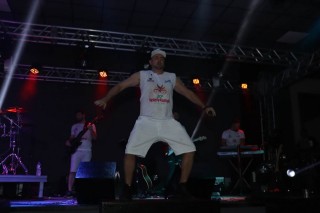 
<a style='margin-left: 5px;' class='btn btn-xs btn-social btn-facebook' href='https://www.facebook.com/sharer/sharer.php?u=https://www.galeramix.com.br/imagem/a112/800-800-90/conteudo/site_galerias/112/20-desenferruje-lives-tijucas-galeramix-256.jpg' rel='popup' data-width='500' data-height='400'><i class='fa fa-facebook'></i>Compartilhar <span class='hidden-xs'>no Facebook</span>
</a> 
<a class='btn btn-default btn-xs' target='_blank' href='imagem/a112/800-800-90/conteudo/site_galerias/112/20-desenferruje-lives-tijucas-galeramix-256.jpg'>
<span class='glyphicon glyphicon-cloud-download'></span> Salvar
</a>
