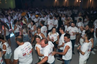 
<a style='margin-left: 5px;' class='btn btn-xs btn-social btn-facebook' href='https://www.facebook.com/sharer/sharer.php?u=https://www.galeramix.com.br/imagem/a112/800-800-90/conteudo/site_galerias/112/20-desenferruje-lives-tijucas-galeramix-261.jpg' rel='popup' data-width='500' data-height='400'><i class='fa fa-facebook'></i>Compartilhar <span class='hidden-xs'>no Facebook</span>
</a> 
<a class='btn btn-default btn-xs' target='_blank' href='imagem/a112/800-800-90/conteudo/site_galerias/112/20-desenferruje-lives-tijucas-galeramix-261.jpg'>
<span class='glyphicon glyphicon-cloud-download'></span> Salvar
</a>
