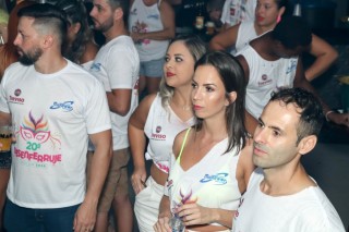 
<a style='margin-left: 5px;' class='btn btn-xs btn-social btn-facebook' href='https://www.facebook.com/sharer/sharer.php?u=https://www.galeramix.com.br/imagem/a112/800-800-90/conteudo/site_galerias/112/20-desenferruje-lives-tijucas-galeramix-264.jpg' rel='popup' data-width='500' data-height='400'><i class='fa fa-facebook'></i>Compartilhar <span class='hidden-xs'>no Facebook</span>
</a> 
<a class='btn btn-default btn-xs' target='_blank' href='imagem/a112/800-800-90/conteudo/site_galerias/112/20-desenferruje-lives-tijucas-galeramix-264.jpg'>
<span class='glyphicon glyphicon-cloud-download'></span> Salvar
</a>
