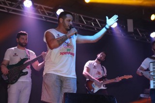 
<a style='margin-left: 5px;' class='btn btn-xs btn-social btn-facebook' href='https://www.facebook.com/sharer/sharer.php?u=https://www.galeramix.com.br/imagem/a112/800-800-90/conteudo/site_galerias/112/20-desenferruje-lives-tijucas-galeramix-267.jpg' rel='popup' data-width='500' data-height='400'><i class='fa fa-facebook'></i>Compartilhar <span class='hidden-xs'>no Facebook</span>
</a> 
<a class='btn btn-default btn-xs' target='_blank' href='imagem/a112/800-800-90/conteudo/site_galerias/112/20-desenferruje-lives-tijucas-galeramix-267.jpg'>
<span class='glyphicon glyphicon-cloud-download'></span> Salvar
</a>
