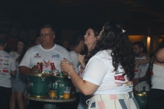 
<a style='margin-left: 5px;' class='btn btn-xs btn-social btn-facebook' href='https://www.facebook.com/sharer/sharer.php?u=https://www.galeramix.com.br/imagem/a112/800-800-90/conteudo/site_galerias/112/20-desenferruje-lives-tijucas-galeramix-272.jpg' rel='popup' data-width='500' data-height='400'><i class='fa fa-facebook'></i>Compartilhar <span class='hidden-xs'>no Facebook</span>
</a> 
<a class='btn btn-default btn-xs' target='_blank' href='imagem/a112/800-800-90/conteudo/site_galerias/112/20-desenferruje-lives-tijucas-galeramix-272.jpg'>
<span class='glyphicon glyphicon-cloud-download'></span> Salvar
</a>
