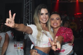 
<a style='margin-left: 5px;' class='btn btn-xs btn-social btn-facebook' href='https://www.facebook.com/sharer/sharer.php?u=https://www.galeramix.com.br/imagem/a112/800-800-90/conteudo/site_galerias/112/20-desenferruje-lives-tijucas-galeramix-278.jpg' rel='popup' data-width='500' data-height='400'><i class='fa fa-facebook'></i>Compartilhar <span class='hidden-xs'>no Facebook</span>
</a> 
<a class='btn btn-default btn-xs' target='_blank' href='imagem/a112/800-800-90/conteudo/site_galerias/112/20-desenferruje-lives-tijucas-galeramix-278.jpg'>
<span class='glyphicon glyphicon-cloud-download'></span> Salvar
</a>
