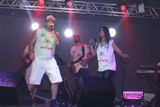 
<a style='margin-left: 5px;' class='btn btn-xs btn-social btn-facebook' href='https://www.facebook.com/sharer/sharer.php?u=https://www.galeramix.com.br/imagem/a112/800-800-90/conteudo/site_galerias/112/20-desenferruje-lives-tijucas-galeramix-293.jpg' rel='popup' data-width='500' data-height='400'><i class='fa fa-facebook'></i>Compartilhar <span class='hidden-xs'>no Facebook</span>
</a> 
<a class='btn btn-default btn-xs' target='_blank' href='imagem/a112/800-800-90/conteudo/site_galerias/112/20-desenferruje-lives-tijucas-galeramix-293.jpg'>
<span class='glyphicon glyphicon-cloud-download'></span> Salvar
</a>
