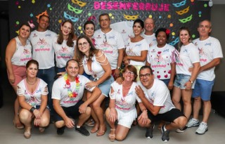 
<a style='margin-left: 5px;' class='btn btn-xs btn-social btn-facebook' href='https://www.facebook.com/sharer/sharer.php?u=https://www.galeramix.com.br/imagem/a112/800-800-90/conteudo/site_galerias/112/20-desenferruje-lives-tijucas-galeramix-31.jpg' rel='popup' data-width='500' data-height='400'><i class='fa fa-facebook'></i>Compartilhar <span class='hidden-xs'>no Facebook</span>
</a> 
<a class='btn btn-default btn-xs' target='_blank' href='imagem/a112/800-800-90/conteudo/site_galerias/112/20-desenferruje-lives-tijucas-galeramix-31.jpg'>
<span class='glyphicon glyphicon-cloud-download'></span> Salvar
</a>
