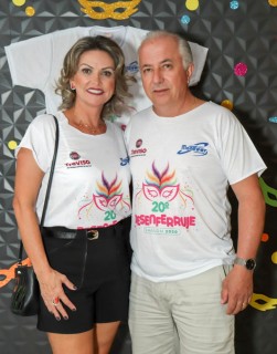 
<a style='margin-left: 5px;' class='btn btn-xs btn-social btn-facebook' href='https://www.facebook.com/sharer/sharer.php?u=https://www.galeramix.com.br/imagem/a112/800-800-90/conteudo/site_galerias/112/20-desenferruje-lives-tijucas-galeramix-78.jpg' rel='popup' data-width='500' data-height='400'><i class='fa fa-facebook'></i>Compartilhar <span class='hidden-xs'>no Facebook</span>
</a> 
<a class='btn btn-default btn-xs' target='_blank' href='imagem/a112/800-800-90/conteudo/site_galerias/112/20-desenferruje-lives-tijucas-galeramix-78.jpg'>
<span class='glyphicon glyphicon-cloud-download'></span> Salvar
</a>
