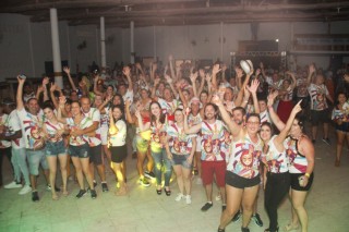 
                                    <a style='margin-left: 5px;' class='btn btn-xs btn-social btn-facebook' href='https://www.facebook.com/sharer/sharer.php?u=https://www.galeramix.com.br/imagem/a113/800-800-90/conteudo/site_galerias/113/001-baile-de-carnaval-para-casais-ctg-fogao-de-lenha-tijucas-galeramix-153.jpg' rel='popup' data-width='500' data-height='400'><i class='fa fa-facebook'></i>Compartilhar <span class='hidden-xs'>no Facebook</span>
                                </a> 
                                <a class='btn btn-default btn-xs' target='_blank' href='imagem/a113/800-800-90/conteudo/site_galerias/113/001-baile-de-carnaval-para-casais-ctg-fogao-de-lenha-tijucas-galeramix-153.jpg'>
                                    <span class='glyphicon glyphicon-cloud-download'></span> Salvar
                                </a>
                                