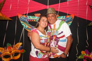 
                                <a style='margin-left: 5px;' class='btn btn-xs btn-social btn-facebook' href='https://www.facebook.com/sharer/sharer.php?u=https://www.galeramix.com.br/imagem/a113/800-800-90/conteudo/site_galerias/113/baile-de-carnaval-para-casais-ctg-fogao-de-lenha-tijucas-galeramix-1.jpg' rel='popup' data-width='500' data-height='400'><i class='fa fa-facebook'></i>Compartilhar <span class='hidden-xs'>no Facebook</span>
                            </a> 
                            <a class='btn btn-default btn-xs' target='_blank' href='imagem/a113/800-800-90/conteudo/site_galerias/113/baile-de-carnaval-para-casais-ctg-fogao-de-lenha-tijucas-galeramix-1.jpg'>
                                <span class='glyphicon glyphicon-cloud-download'></span> Salvar
                            </a>
                            