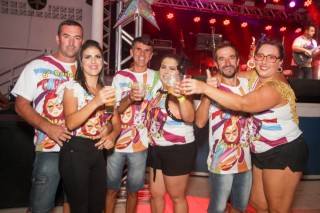 
                    <a style='margin-left: 5px;' class='btn btn-xs btn-social btn-facebook' href='https://www.facebook.com/sharer/sharer.php?u=https://www.galeramix.com.br/imagem/a113/800-800-90/conteudo/site_galerias/113/baile-de-carnaval-para-casais-ctg-fogao-de-lenha-tijucas-galeramix-101.jpg' rel='popup' data-width='500' data-height='400'><i class='fa fa-facebook'></i>Compartilhar <span class='hidden-xs'>no Facebook</span>
                </a> 
                <a class='btn btn-default btn-xs' target='_blank' href='imagem/a113/800-800-90/conteudo/site_galerias/113/baile-de-carnaval-para-casais-ctg-fogao-de-lenha-tijucas-galeramix-101.jpg'>
                    <span class='glyphicon glyphicon-cloud-download'></span> Salvar
                </a>
                