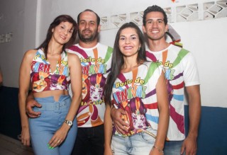 
        <a style='margin-left: 5px;' class='btn btn-xs btn-social btn-facebook' href='https://www.facebook.com/sharer/sharer.php?u=https://www.galeramix.com.br/imagem/a113/800-800-90/conteudo/site_galerias/113/baile-de-carnaval-para-casais-ctg-fogao-de-lenha-tijucas-galeramix-104.jpg' rel='popup' data-width='500' data-height='400'><i class='fa fa-facebook'></i>Compartilhar <span class='hidden-xs'>no Facebook</span>
    </a> 
    <a class='btn btn-default btn-xs' target='_blank' href='imagem/a113/800-800-90/conteudo/site_galerias/113/baile-de-carnaval-para-casais-ctg-fogao-de-lenha-tijucas-galeramix-104.jpg'>
        <span class='glyphicon glyphicon-cloud-download'></span> Salvar
    </a>
    