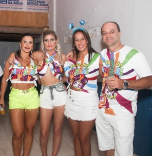 
<a style='margin-left: 5px;' class='btn btn-xs btn-social btn-facebook' href='https://www.facebook.com/sharer/sharer.php?u=https://www.galeramix.com.br/imagem/a113/800-800-90/conteudo/site_galerias/113/baile-de-carnaval-para-casais-ctg-fogao-de-lenha-tijucas-galeramix-107.jpg' rel='popup' data-width='500' data-height='400'><i class='fa fa-facebook'></i>Compartilhar <span class='hidden-xs'>no Facebook</span>
</a> 
<a class='btn btn-default btn-xs' target='_blank' href='imagem/a113/800-800-90/conteudo/site_galerias/113/baile-de-carnaval-para-casais-ctg-fogao-de-lenha-tijucas-galeramix-107.jpg'>
<span class='glyphicon glyphicon-cloud-download'></span> Salvar
</a>
