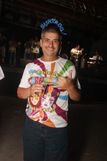 
<a style='margin-left: 5px;' class='btn btn-xs btn-social btn-facebook' href='https://www.facebook.com/sharer/sharer.php?u=https://www.galeramix.com.br/imagem/a113/800-800-90/conteudo/site_galerias/113/baile-de-carnaval-para-casais-ctg-fogao-de-lenha-tijucas-galeramix-110.jpg' rel='popup' data-width='500' data-height='400'><i class='fa fa-facebook'></i>Compartilhar <span class='hidden-xs'>no Facebook</span>
</a> 
<a class='btn btn-default btn-xs' target='_blank' href='imagem/a113/800-800-90/conteudo/site_galerias/113/baile-de-carnaval-para-casais-ctg-fogao-de-lenha-tijucas-galeramix-110.jpg'>
<span class='glyphicon glyphicon-cloud-download'></span> Salvar
</a>
