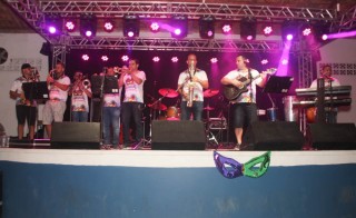 
<a style='margin-left: 5px;' class='btn btn-xs btn-social btn-facebook' href='https://www.facebook.com/sharer/sharer.php?u=https://www.galeramix.com.br/imagem/a113/800-800-90/conteudo/site_galerias/113/baile-de-carnaval-para-casais-ctg-fogao-de-lenha-tijucas-galeramix-112.jpg' rel='popup' data-width='500' data-height='400'><i class='fa fa-facebook'></i>Compartilhar <span class='hidden-xs'>no Facebook</span>
</a> 
<a class='btn btn-default btn-xs' target='_blank' href='imagem/a113/800-800-90/conteudo/site_galerias/113/baile-de-carnaval-para-casais-ctg-fogao-de-lenha-tijucas-galeramix-112.jpg'>
<span class='glyphicon glyphicon-cloud-download'></span> Salvar
</a>
