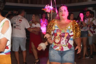 
<a style='margin-left: 5px;' class='btn btn-xs btn-social btn-facebook' href='https://www.facebook.com/sharer/sharer.php?u=https://www.galeramix.com.br/imagem/a113/800-800-90/conteudo/site_galerias/113/baile-de-carnaval-para-casais-ctg-fogao-de-lenha-tijucas-galeramix-116.jpg' rel='popup' data-width='500' data-height='400'><i class='fa fa-facebook'></i>Compartilhar <span class='hidden-xs'>no Facebook</span>
</a> 
<a class='btn btn-default btn-xs' target='_blank' href='imagem/a113/800-800-90/conteudo/site_galerias/113/baile-de-carnaval-para-casais-ctg-fogao-de-lenha-tijucas-galeramix-116.jpg'>
<span class='glyphicon glyphicon-cloud-download'></span> Salvar
</a>
